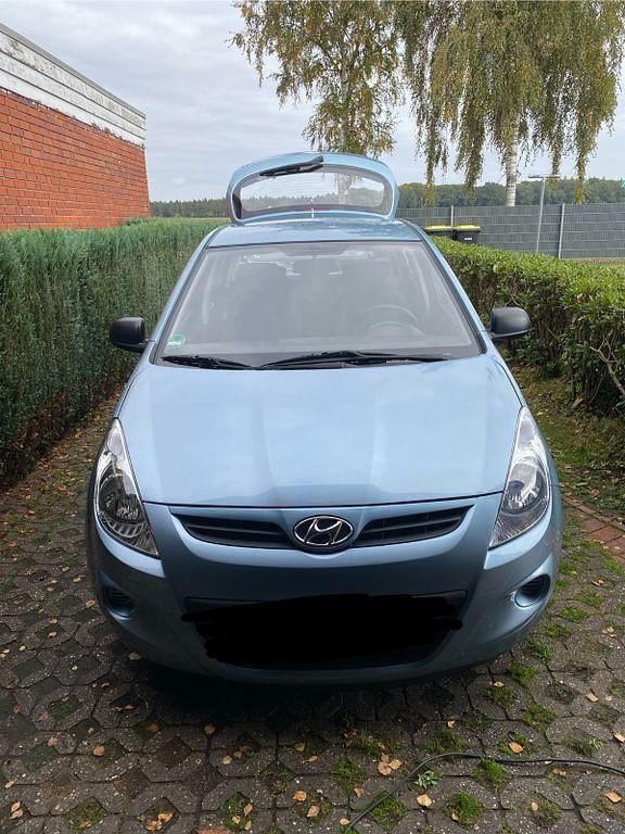 Blau Gebraucht 2011 Hyundai i20 Classic Limousine | 3.300 € (Guter Preis) - Bild 1/4