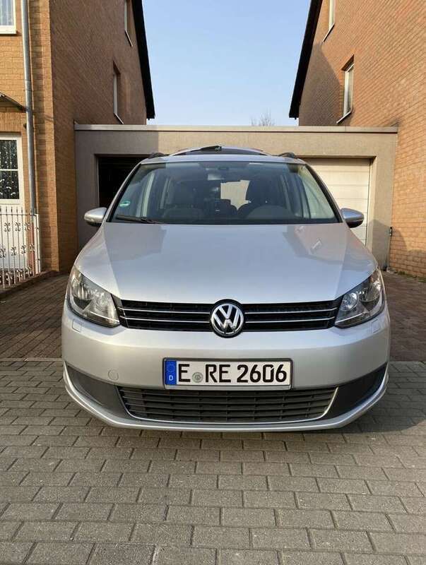 Grau Gebraucht 2011 VW Touran Comfortline Van / Kleinbus | 9.000 € - Bild 1/4