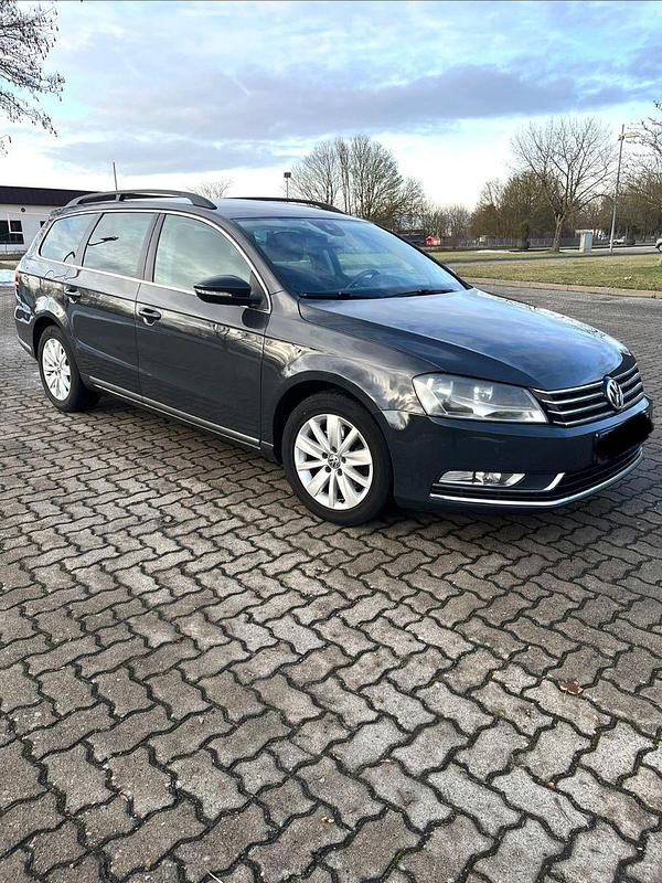 Gebraucht VW Passat Comfortline 140 PS (102 kW) 2013 Grau Limousine