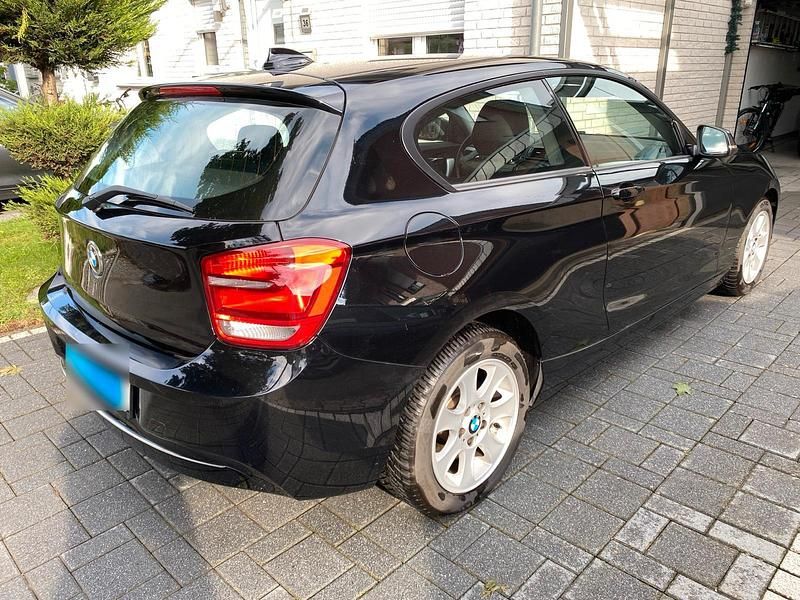 Gebraucht BMW 114 102 PS (75 kW) 2013 Schwarz Kleinwagen