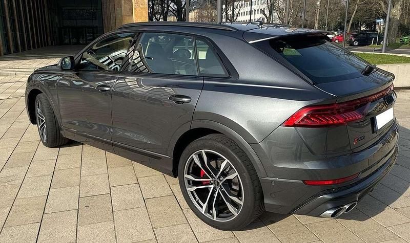 Gebraucht Audi SQ8 507 PS (372 kW) 2024 Daytonagrau perleffekt SUV