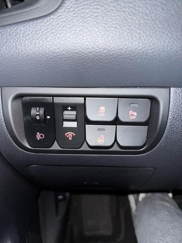 Second-hand Kia Rio 86 CP (63 kW) 2013 Roșu Hatchback