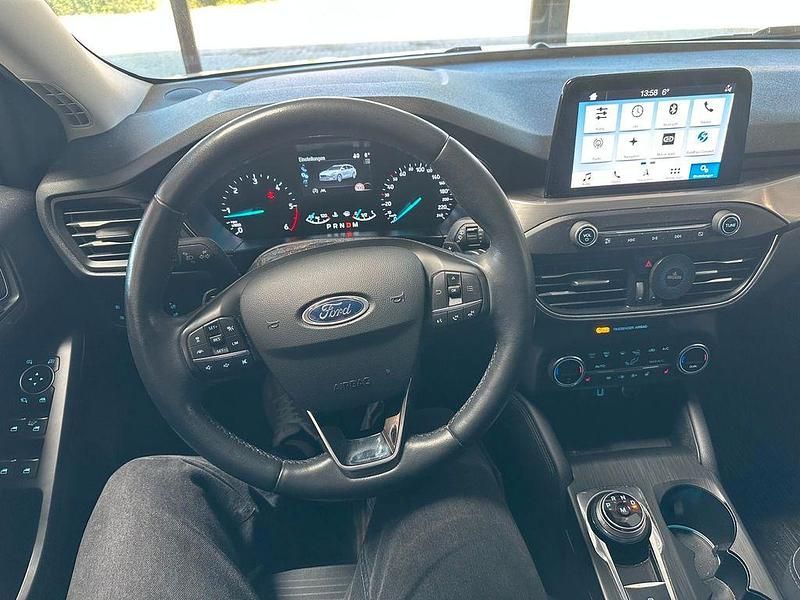 Gebraucht Ford Focus Titanium 120 PS (88 kW) 2019 Silber Limousine