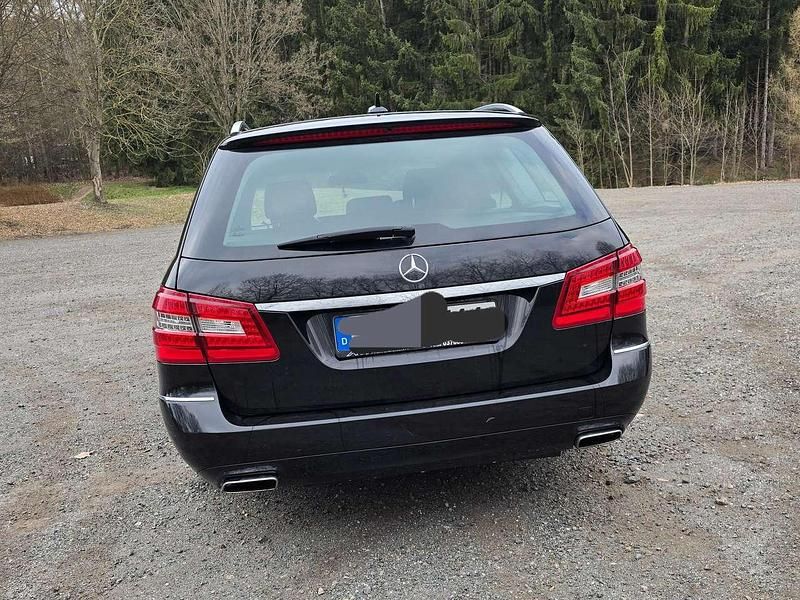 Gebraucht Mercedes E350 Avantgarde 265 PS (194 kW) 2011 Schwarz Kombi
