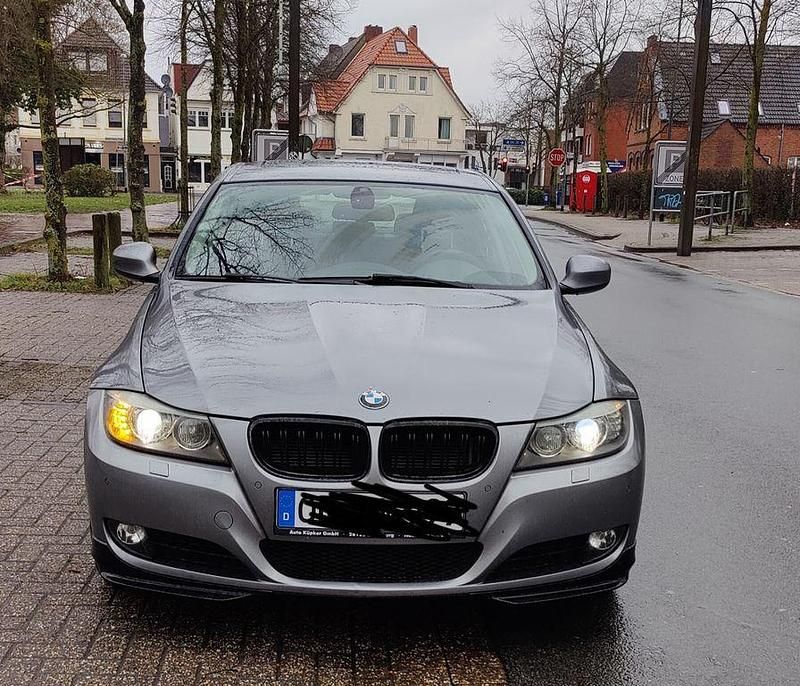 Gebraucht BMW 320 170 PS (125 kW) 2011 Silber Limousine