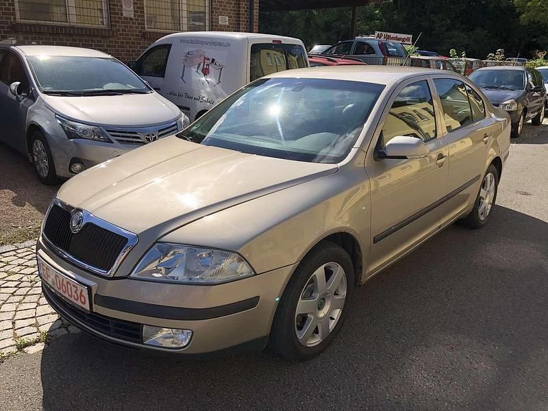 Gebraucht Skoda Octavia Elegance 102 PS (75 kW) 2005 Saharabeige metallic Limousine