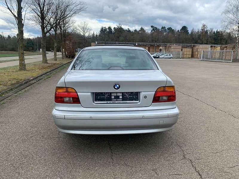 Gebraucht BMW 525 163 PS (119 kW) 2001 Silber Limousine
