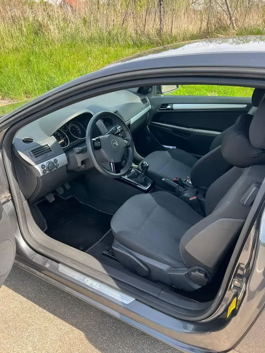 Gebraucht Opel Astra GTC 116 PS (85 kW) 2010 Grau Coupé