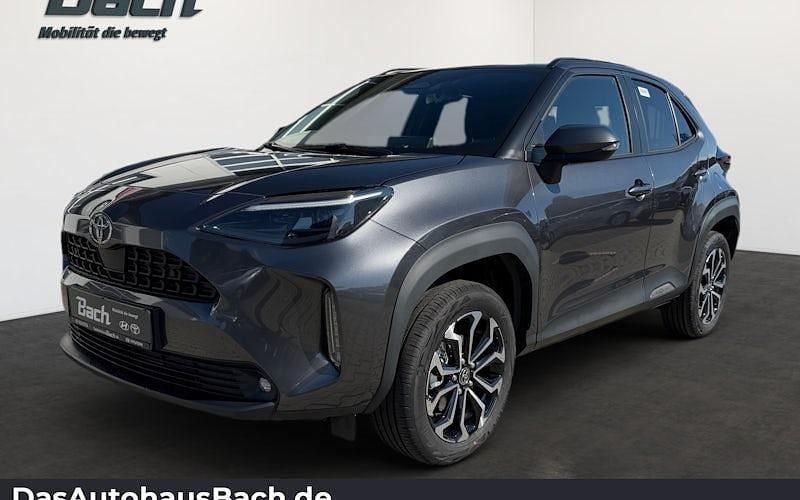 Grau Neu 2025 Toyota Yaris Cross SUV | 34.390 € (Teuer) - Bild 1/4