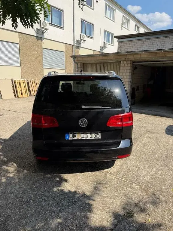 Gebraucht VW Touran Cup 140 PS (102 kW) 2014 Schwarz Van / Kleinbus