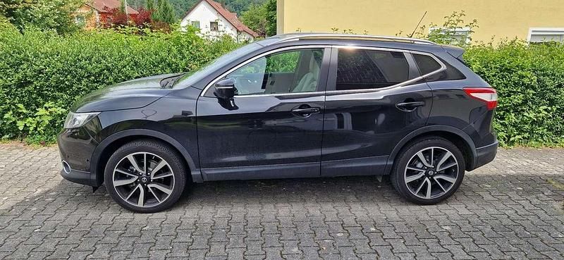 Schwarz Gebraucht 2014 Nissan Qashqai Tekna SUV | 9.500 € (Etwas zu teuer) - Bild 1/4