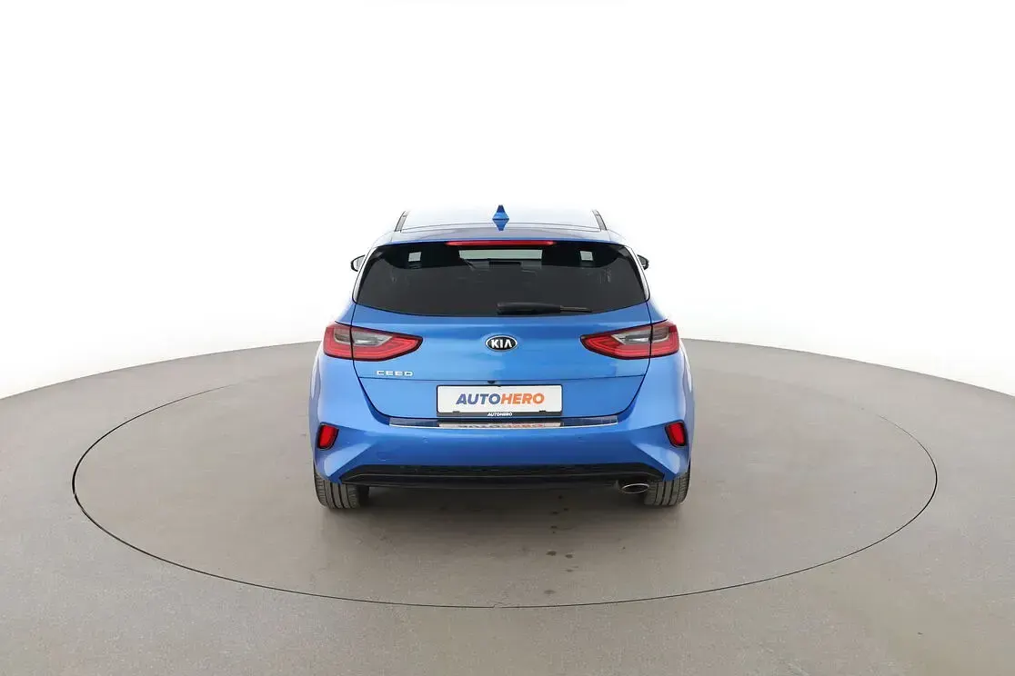 Gebraucht Kia Ceed Spirit 140 PS (102 kW) 2018 Blau Kleinwagen