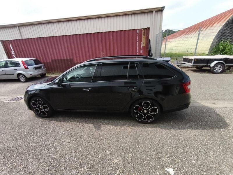 Schwarz Gebraucht 2020 Skoda Octavia RS Kombi | 18.900 € (Superpreis) - Bild 1/4