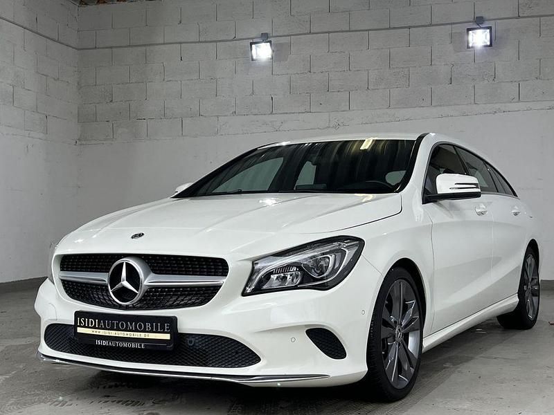 Weiß Gebraucht 2017 Mercedes CLA220 Shooting Brake Urban Kombi | 18.480 € (Fairer Preis) - Bild 1/4