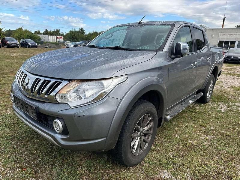 Grau Gebraucht 2015 Mitsubishi L200 Abholung | 14.900 € - Bild 1/4