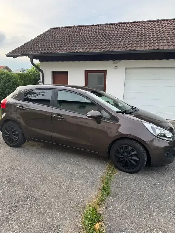Gebraucht Kia Rio 90 PS (66 kW) 2012 Braun Limousine