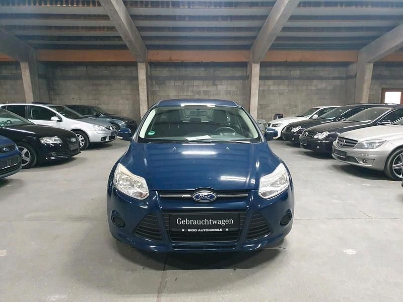 Gebraucht Ford Focus Ambiente 101 PS (74 kW) 2014 Blau Kombi