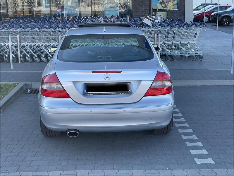 Silber Gebraucht 2008 Mercedes CLK350 Avantgarde Coupé | 9.990 € (Teuer) - Bild 1/4