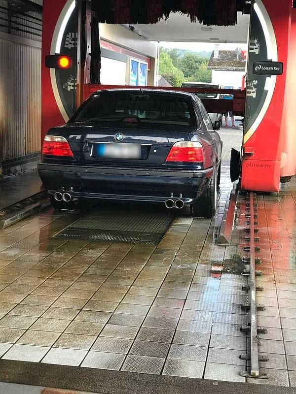 Second-hand BMW 740 286 CP (210 kW) 2001 Albastru Berlinǎ