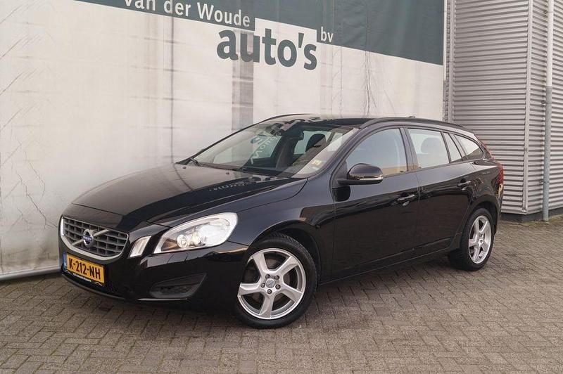 Gebraucht Volvo V60 Kinetic 150 PS (110 kW) 2011 Schwarz Kombi