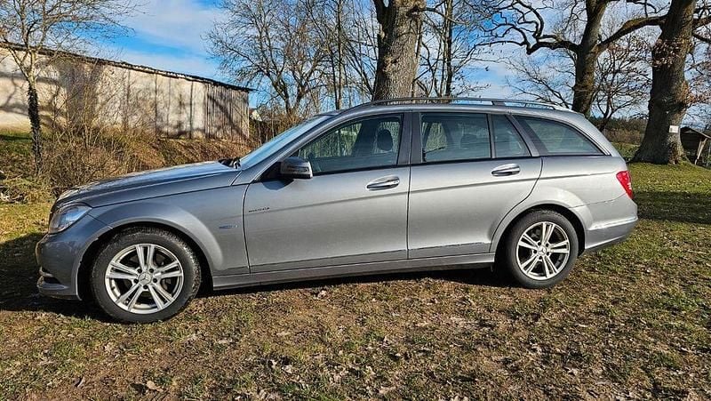 Gebraucht Mercedes 220 170 PS (125 kW) 2011 Silber Kombi