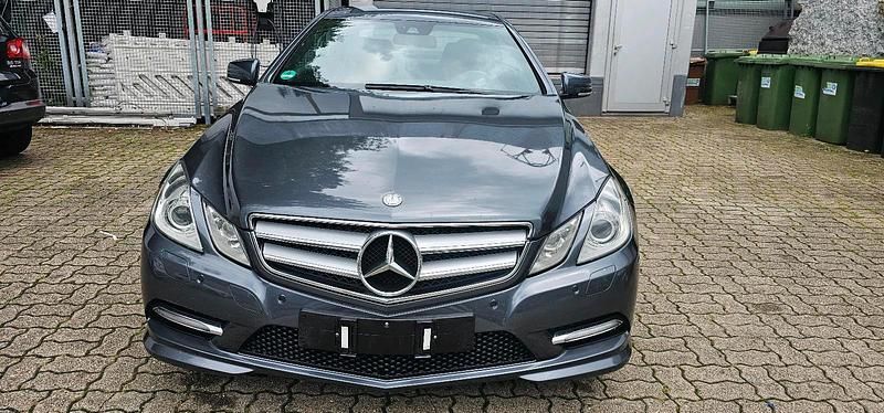 Grau Gebraucht 2012 Mercedes E220 AMG Coupé | 9.499 € (Guter Preis) - Bild 1/4