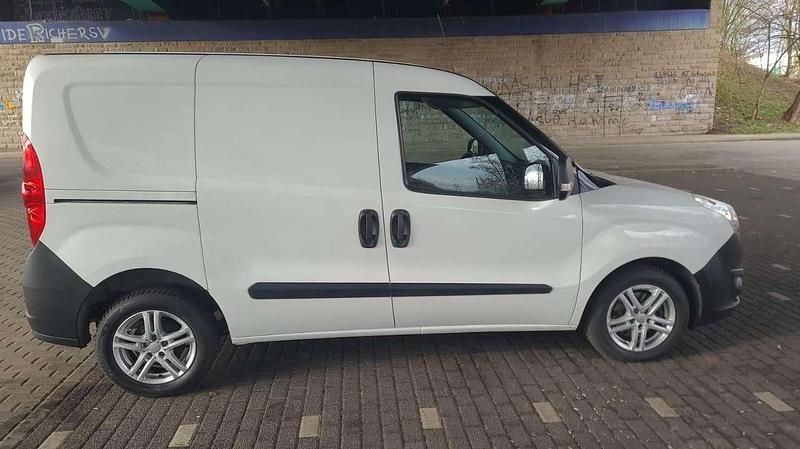 Gebraucht Opel Combo Selection 95 PS (69 kW) 2015 Weiß Van / Kleinbus
