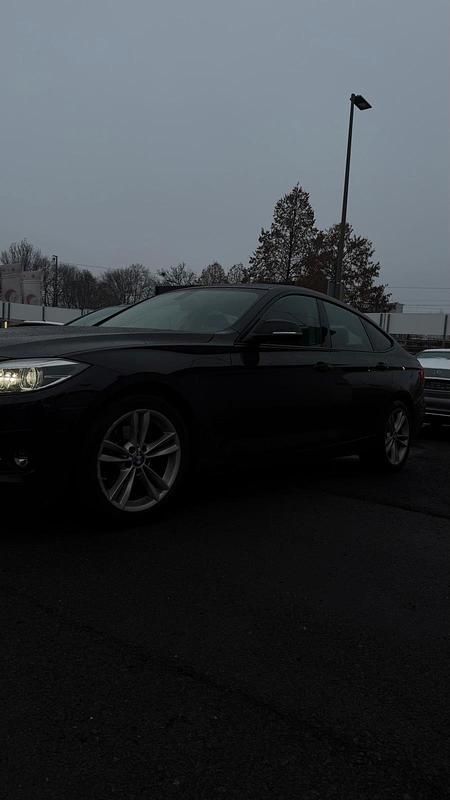 Gebraucht BMW 320 190 PS (139 kW) 2019 Schwarz Limousine