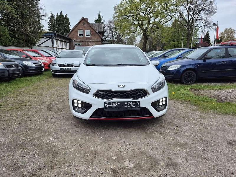 Gebraucht Kia Ceed GT-Challenge 204 PS (150 kW) 2016 (hw2) deluxeweiss met. Kleinwagen
