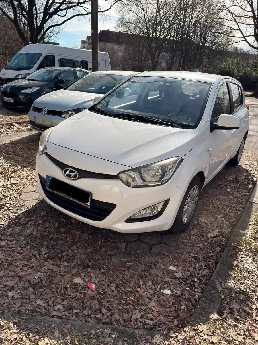 Gebraucht Hyundai i20 84 PS (61 kW) 2013 Weiß Kleinwagen