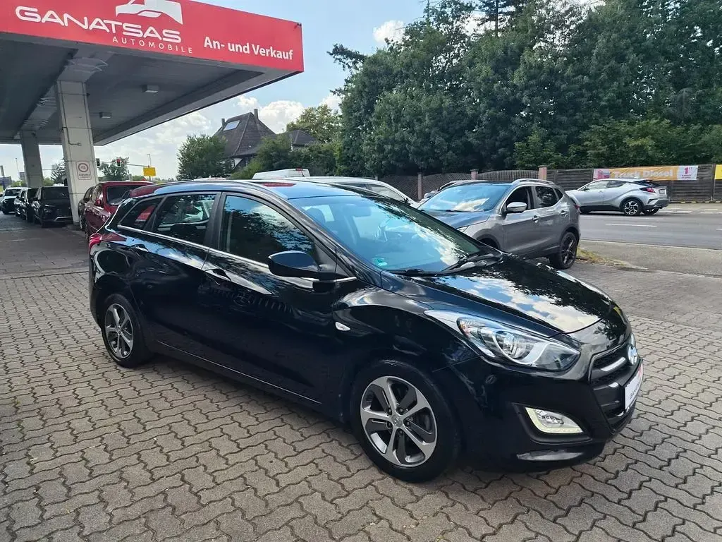 Gebraucht Hyundai i30 Trend 101 PS (74 kW) 2017 Schwarz Kombi