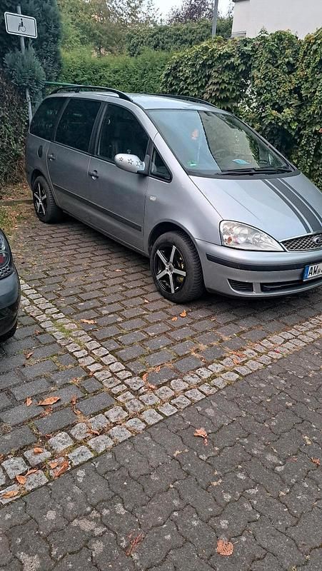 Grau Gebraucht 2005 Ford Galaxy Van / Kleinbus | 2.300 € - Bild 1/4