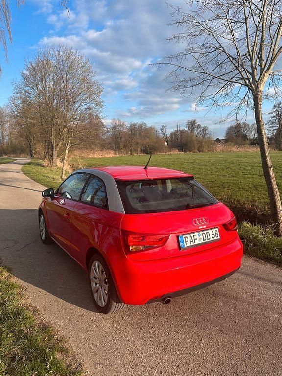 Gebraucht Audi A1 Ambition 105 PS (77 kW) 2011 Rot Kombi
