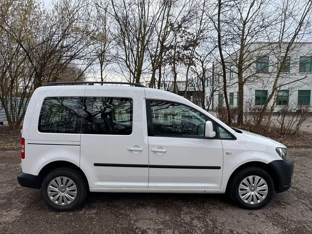 Używany VW Caddy Trendline 102 KM (75 kW) 2013 Biały Minivan
