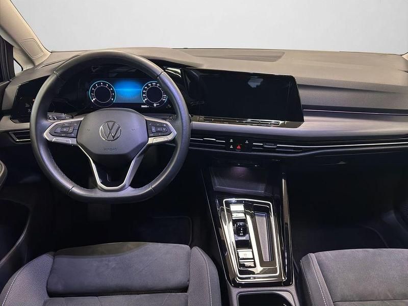 Gebraucht VW Golf VIII Style 150 PS (110 kW) 2023 Deep black perleffekt (metallic) Limousine