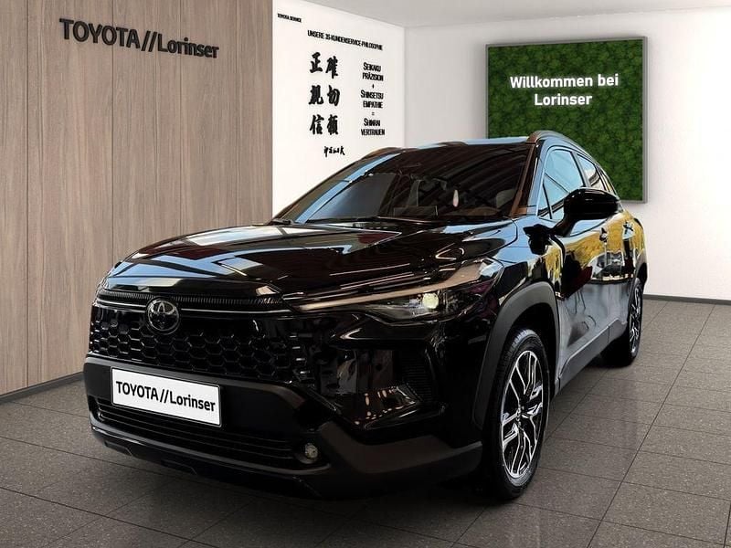 Neu Toyota Corolla Cross Team 179 PS (131 kW) 2025 Black mica / ink SUV