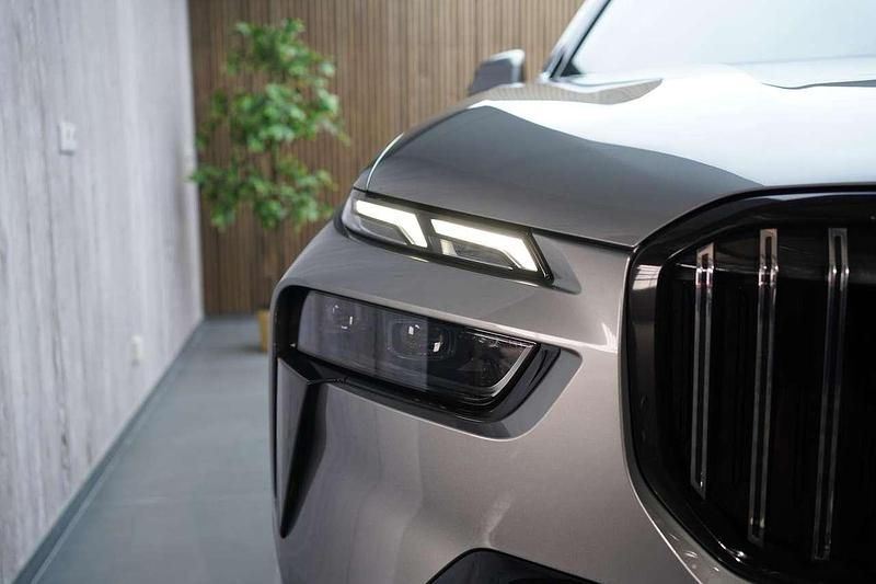 Gebraucht BMW X7 M Sport 352 PS (258 kW) 2024 Skyscraper grau metallic SUV