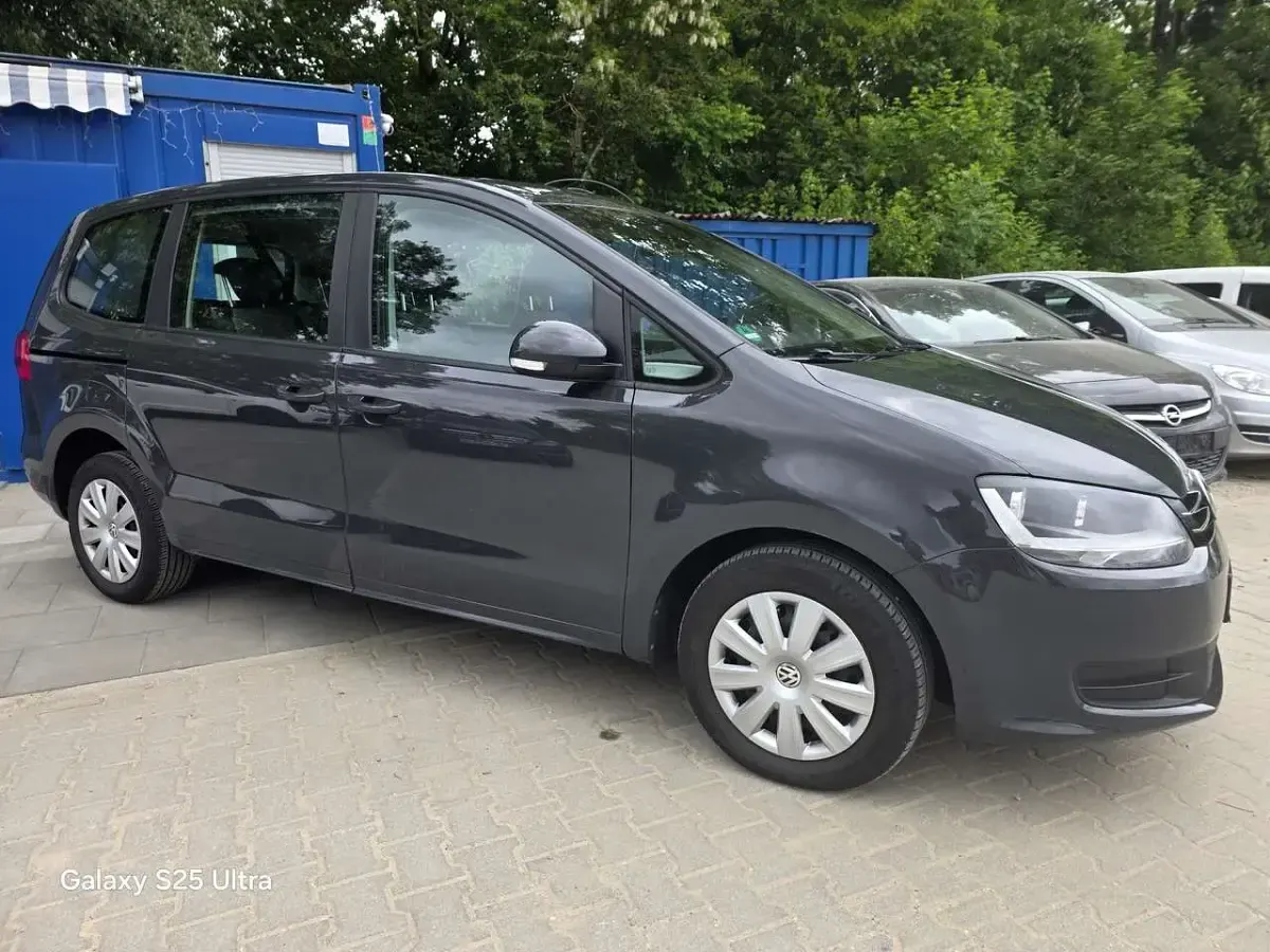Gebraucht VW Sharan Trendline 140 PS (102 kW) 2015 Uranograu Van / Kleinbus