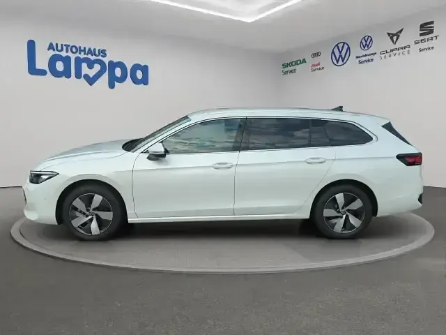 Gebraucht VW Passat IQ Drive 150 PS (110 kW) 2024 Weiss Kombi