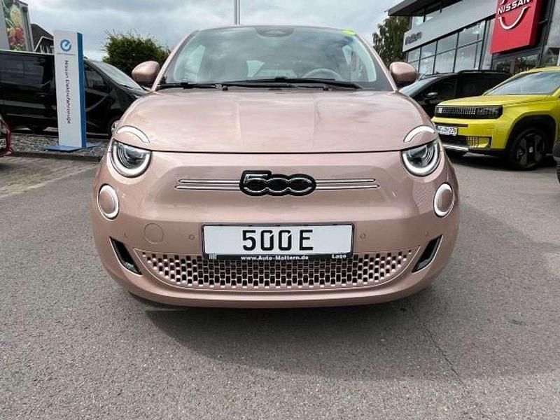 Neu Fiat 500e La Prima 86 kW (118 PS) 2026 Colore esterno (rose gold) Limousine
