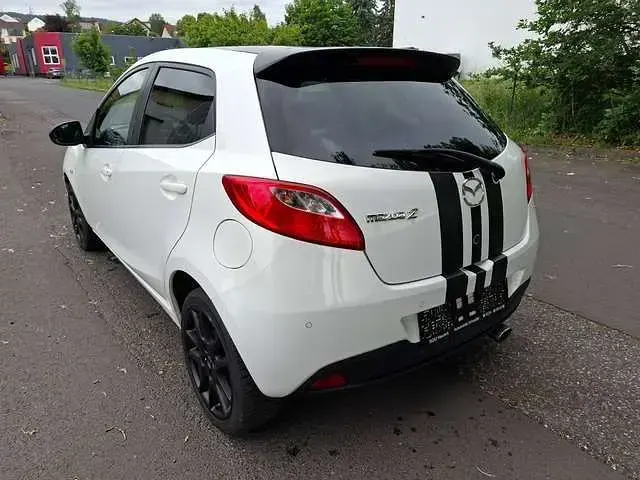 Gebraucht Mazda 2 Kenko 84 PS (61 kW) 2013 Weiß Kleinwagen