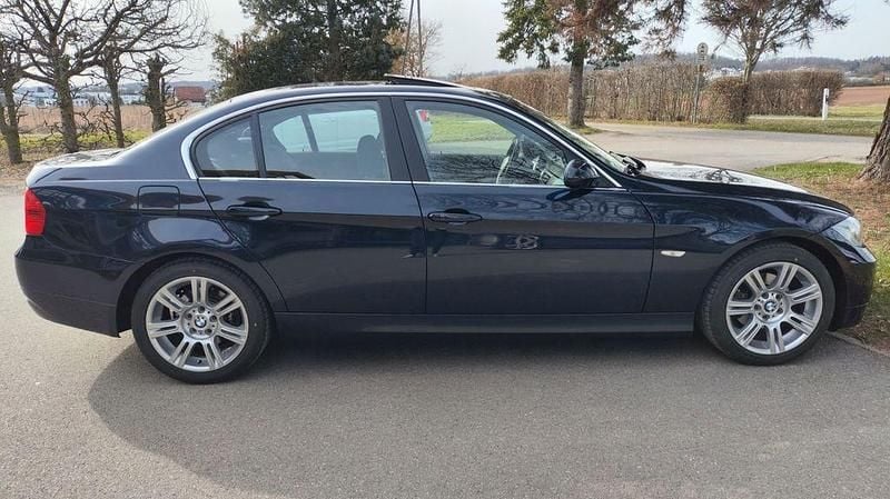 Gebraucht BMW 325 218 PS (160 kW) 2005 Blau Limousine