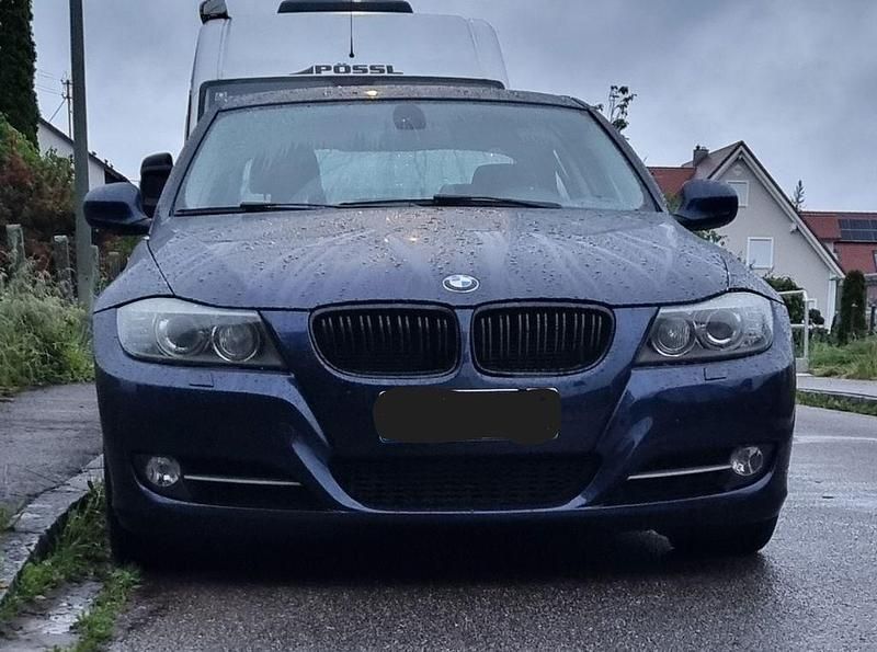 Blau Gebraucht 2010 BMW 335 Performance Limousine | 16.999 € (Etwas zu teuer) - Bild 1/4