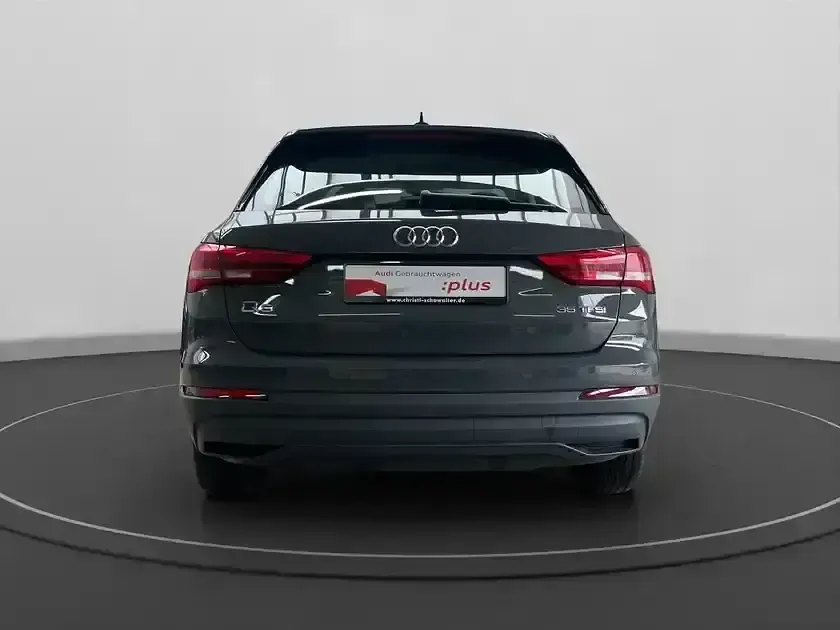 Gebraucht Audi Q3 Business 150 PS (110 kW) 2023 Nanograu metallic SUV