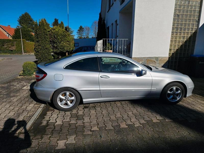 Gebraucht Mercedes C200 163 PS (119 kW) 2004 Silber Coupé