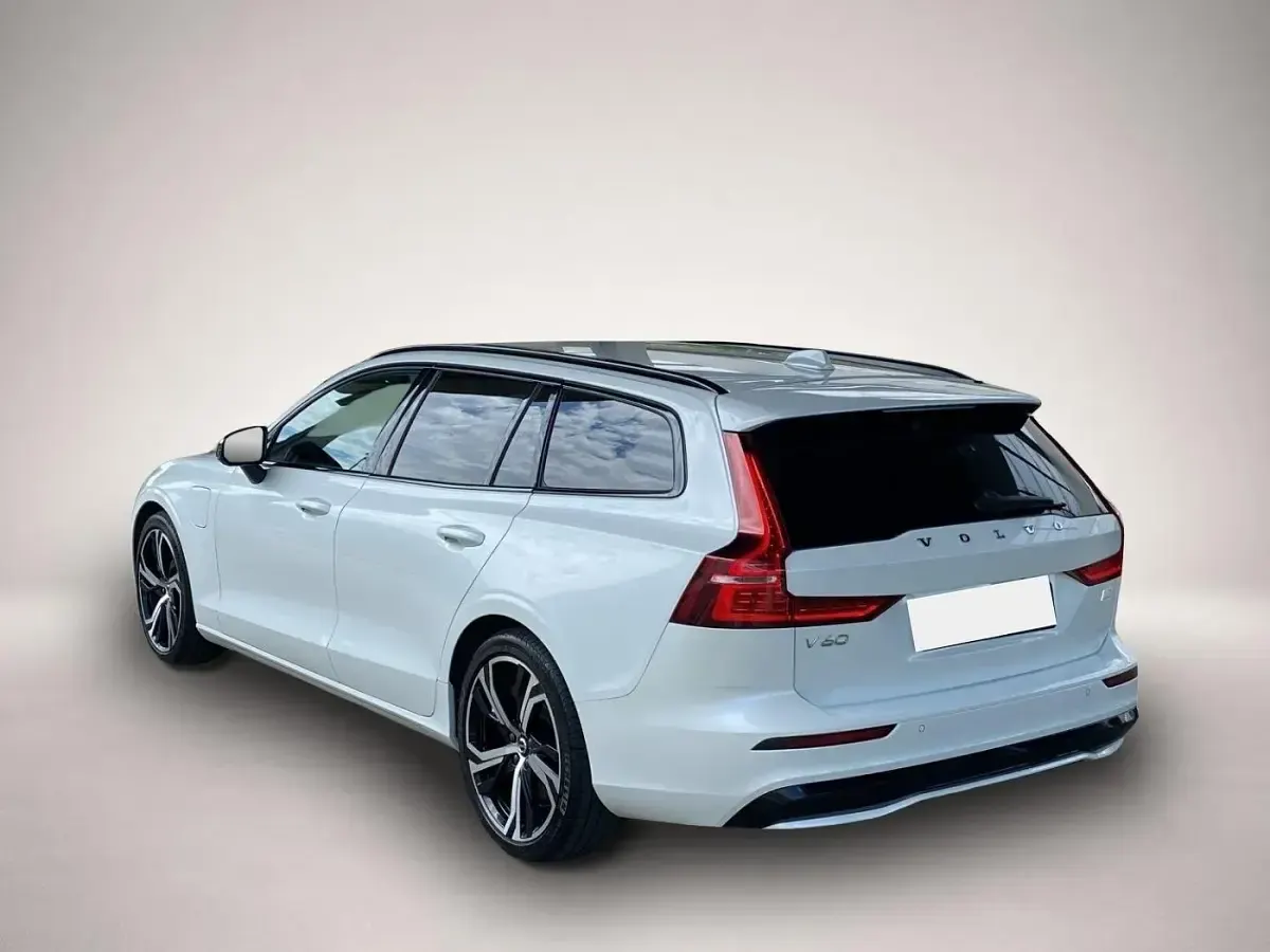 Gebraucht Volvo V60 Plus 455 PS (334 kW) 2023 Manufacturer Kombi