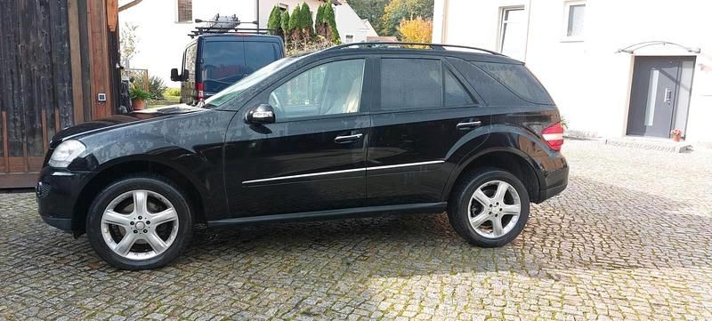 Gebraucht Mercedes ML320 224 PS (164 kW) 2008 Schwarz SUV