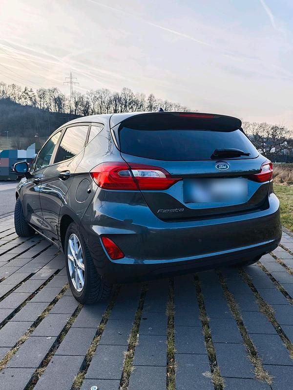 Gebraucht Ford Fiesta Titanium 100 PS (73 kW) 2017 Grau Kleinwagen