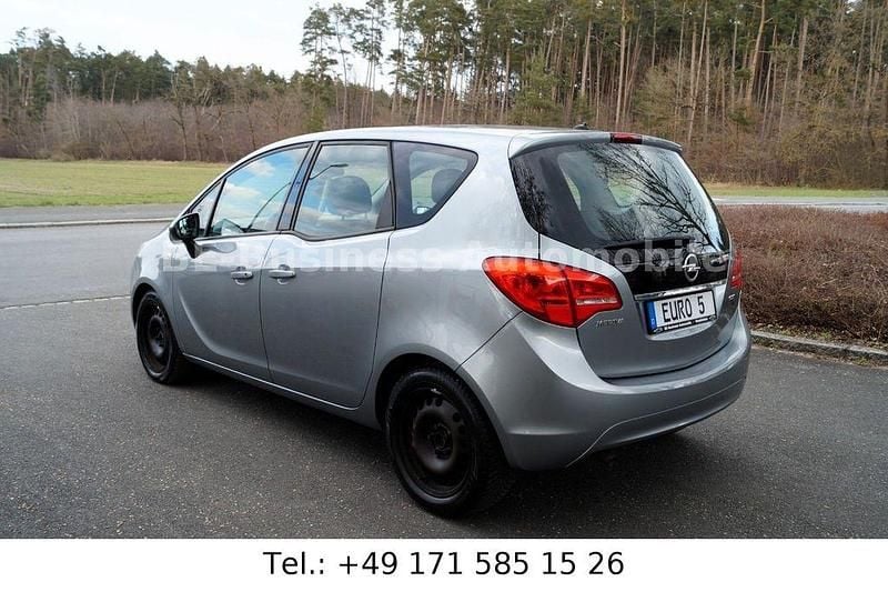 Gebraucht Opel Meriva Edition 101 PS (74 kW) 2012 Silber Van / Kleinbus