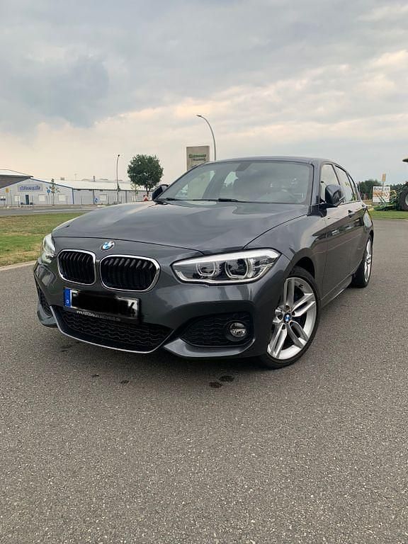 Grau Gebraucht 2016 BMW 125 M Sport Kleinwagen | 14.300 € (Fairer Preis) - Bild 1/4